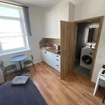 Airport Apartment 29 Self Check-In Free Parking