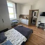 Airport Apartment 29 Self Check-In Free Parking